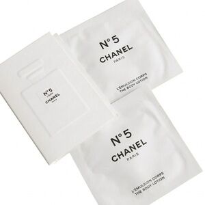 CHANEL No. 5 L'Eau & No.5
Body Lotion